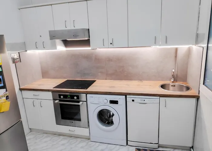 Aloha Centre With Parking Apartment *